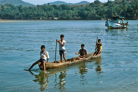 Pictures Of India Goa 0013 Boys With A Canoe Benaulim