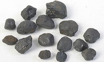 Il tantalio del coltan viene utilizzato per produrre condensatori al tantalio utilizzati per telefoni cellulari, personal computer, elettronica automobilistica e fotocamere. A verdade no mundo: SABEM O QUE É O COLTAN?
