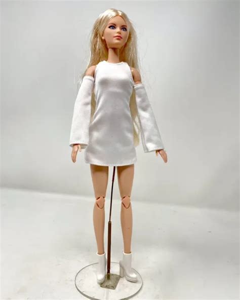 Barbie Doll Signature The Looks Gxb Tall Blonde Posable
