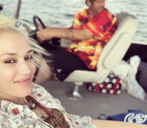 Gwen Stefani Ditches The Makeup For A Rare Bare Faced Selfie