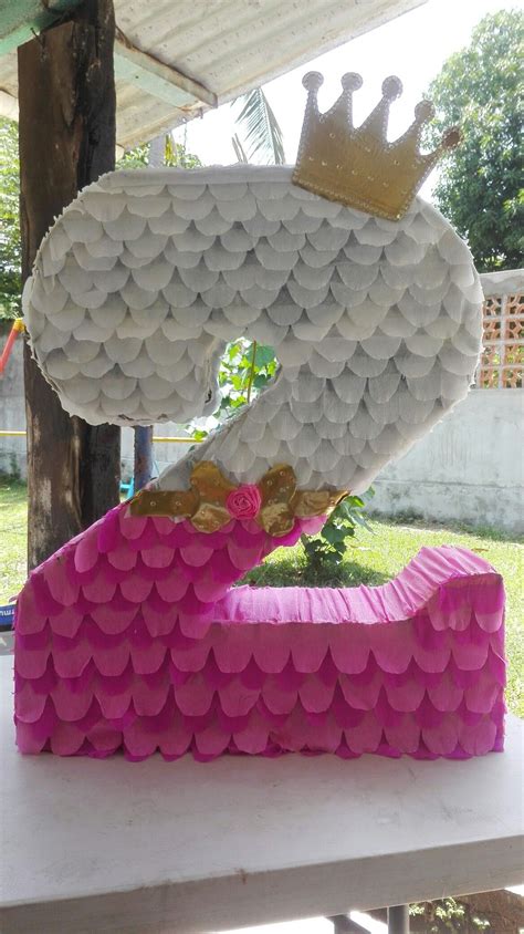 It has millions of games created by users that you can play. Piñatas De Roblox Para Niñas / Kit Imprimible ROBLOX rosa ...