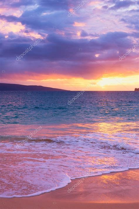 Amazing Tropical Beach Sunset — Stock Photo © Epicstockmedia 33253851