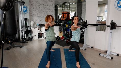Radio Gym Cinco Posturas De Yoga En Vídeo Para Poner Tus Piernas A Punto