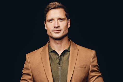 Walker Hayes New Song Dont Let Her Is Nicholas Sparks Ian