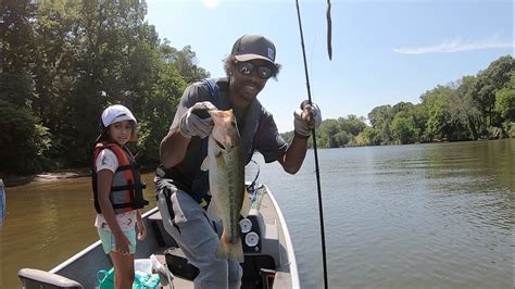 Rappahannock River Bass Fishing In The Tracker Pro Youtube