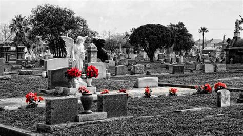 11 Photos Of One Of The Most Haunted Cemeteries In Texas