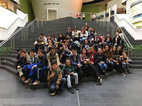 An dieser schulform der sekundarstufe i werden praktische fähigkeiten ebenso gefördert wie das interesse an theoretischen zusammenhängen. Realschule Himmelsthür - 6a und 6d im Klimahaus Bremerhaven