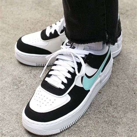 The low sneaker was realised in '83 (a year after the high top) and caught the attention of the sneakerhead community; Buty Damskie Nike Wmns Air Force 1 Shadow Białe| WorldBox ...