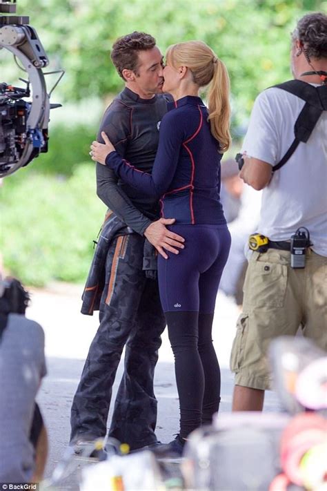 Love Story Gwyneth Paltrow And Robert Downey Jr Kiss On Avengers Set