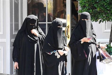 Lawmakers In France Ok Burqa Ban Wsj