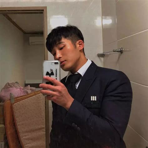 Manage your video collection and share your thoughts. 穿得比汪小菲还紧!最近这位大胸名媛的沐浴照刷屏了 - 江苏同志