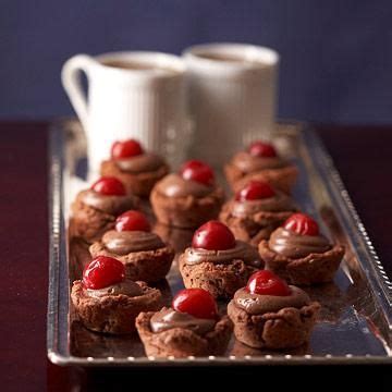 Go ahead, indulge yourself without the guilt with these low calorie dessert recipes. Diabetes-Friendly Christmas Cookie Recipes | Diabetic Living Online | DiAbEtIc ReCiPeS in 2019 ...