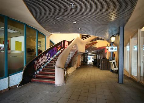 The crooked house is adventure island's oldest attraction and is still a very popular addition at the amusement park located in. Файл:Sopot, Krzywy Domek - fotopolska.eu (26920).jpg ...