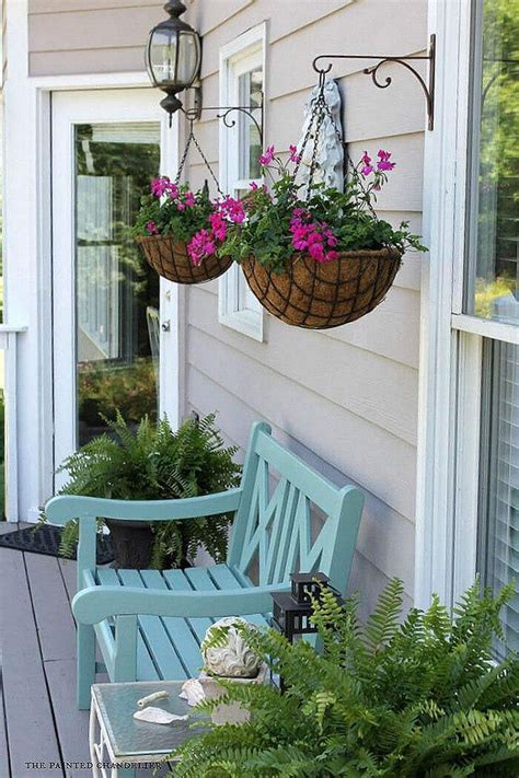 17 Wonderful Front Porch With Hanging Plants Ideas | Summer porch decor