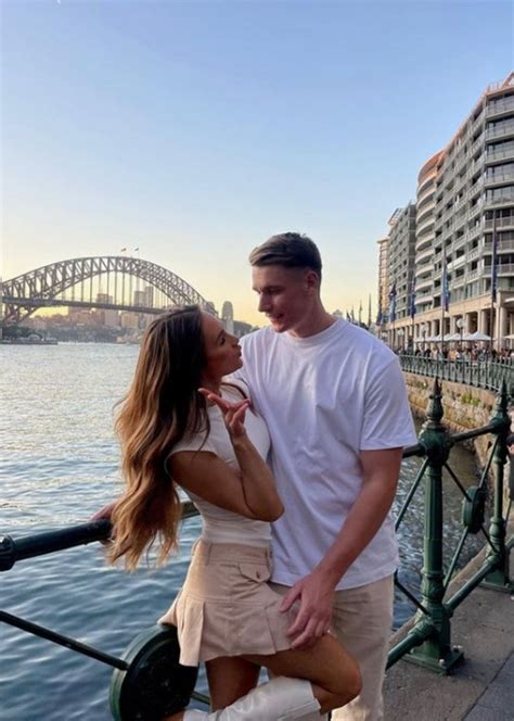 Inside Love Island Jessies Return To Australia As Will Meets Her