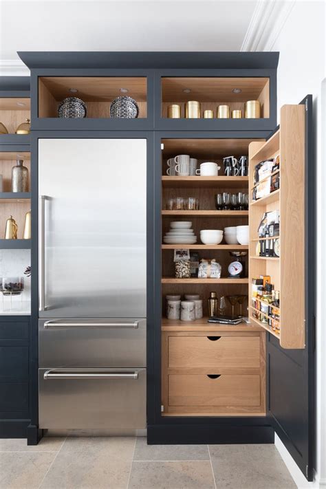Are dark kitchen cabinets still in style. 20 stunning dark kitchen ideas | Tom howley kitchens ...