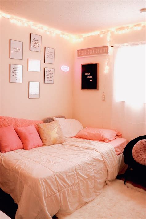 Cool ways to decorate your room tedx blog. Small Room Design: How To Decorate A Small Bedroom