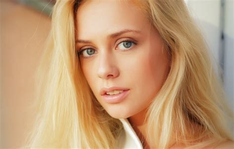 Download Wallpaper Look Girl Face Model Jennifer Mackay Section Girls In Resolution X