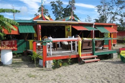 The 5 Best Beach Bars In The Caribbean