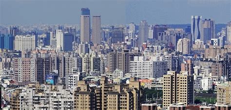 中銀大廈（英语：bank of china tower）是中銀香港的總部，位於香港中西區中環花園道1號。於1985年4月18日動土啟造，翌年招租，由日本熊谷組負責承建，在1989年竣工，8月取得入伙紙，1990年5月17日正式啟用。 原址為美利樓。 【專文】台中今年下半年將超越高雄，躍居為台灣第二大城 | 民報 Taiwan People News