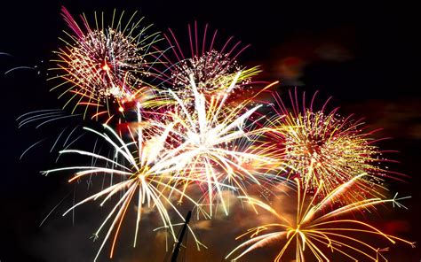 where-to-find-family-friendly-new-year-s-eve-fireworks-in-edmonton
