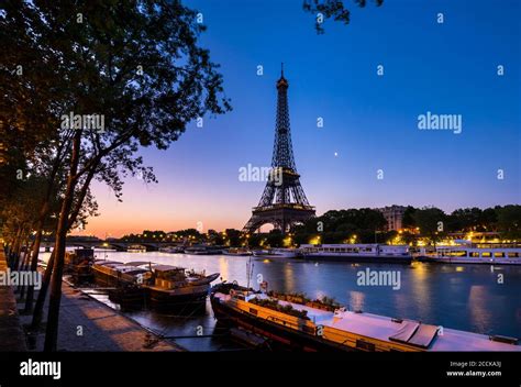 Eiffel Tower And The Seine River Hi Res Stock Photography And Images