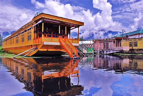The Houseboats In Kashmir Are Trending Must Try Indian Panorama