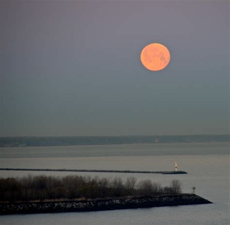 Full Moon 7 Am This Morning Over Lake Erie Don Iannone Ddiv M