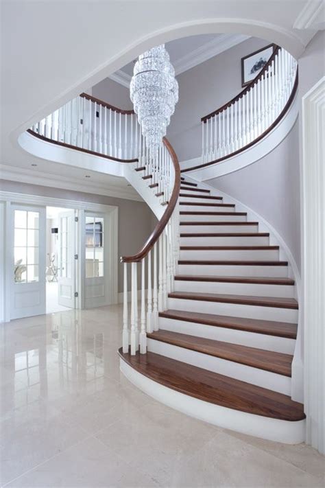A Simple Classic Welcome Home Curved Staircase