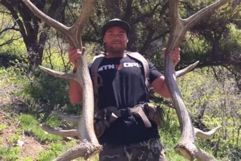 Shed Hunter Finds Massive Matching Set Of Elk Antlers In 2021 Elk