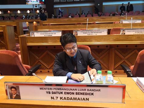 Menteri komunikasi dan informatika rudiantara (kiri) beserta menteri keuangan sri mulyani (kanan) memberikan keterangan kepada media mengenai penandatanganan hed of agreement (hoa) dalam acara dukungan kementerian keuangan ri dalam pembangunan infrastruktur di indonesia. KPLB Sabah Perkenal 11 Program Baharu Basmi Kemiskinan ...