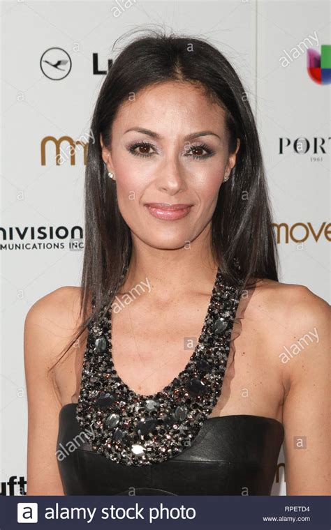 Thời gian có lẽ em rất phiền thế em chọn ra đi cho người bình yên  liz: Liz Cho Stock Photos & Liz Cho Stock Images - Alamy