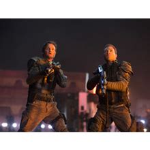 Amazon.com: Terminator Genisys : Arnold Schwarzenegger, Jason Clarke, Emilia Clarke, Jai ...