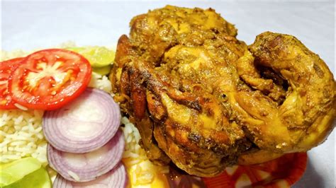 Delicious curry chicken recipe and best served with steamed rice. Eating full chicken curry with salads and potato chips ...