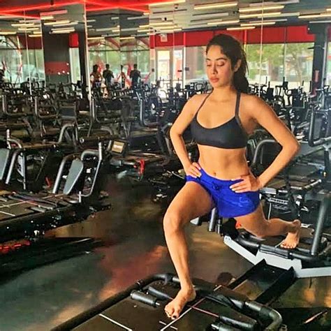 Photo Story Of The Day Jhanvi Kapoor Shows Off Her Excellent Body All Movie Fans The Answer