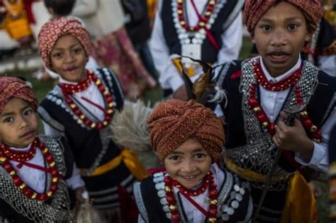 Indias Khasi Tribe Gives Thanks For Harvest