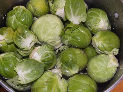 Scolare i cavoletti di bruxelles bolliti solo quando diventeranno morbidi. Cavolini di Bruxelles e riso | Cibo di Sopravvivenza