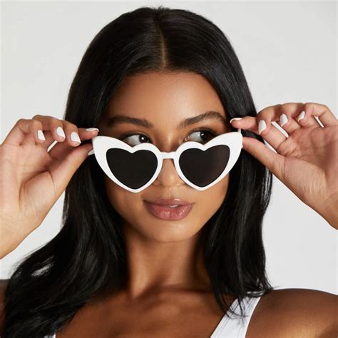Heart Sunglasses White In 2020 Heart Sunglasses Sunglasses Heart Shaped Sunglasses