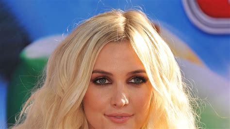Ashlee Simpson Went Out With Her Hair Like This And Im Not Sure How To