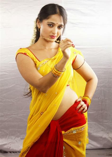 Indian Sexy Actress Anushka Shetty In Saree Veethi