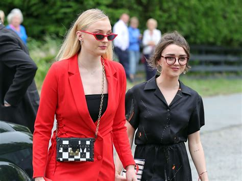Game Of Thrones Sophie Turner And Maisie Williams Smoked Weed In Bath