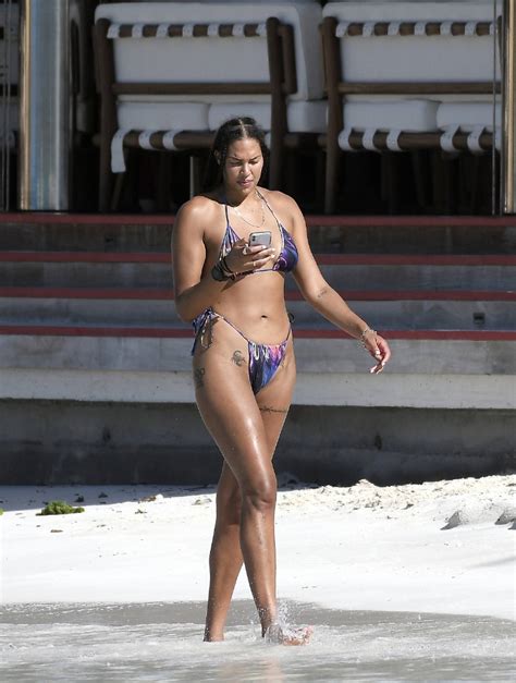 Liz Cambage In Bikini With Pals At The Eden Rock Hotel In Saint
