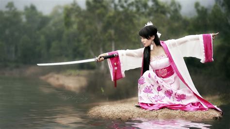 Wallpaper Wanita Gadis Fantasi Asia Katana Pedang Berwarna Merah