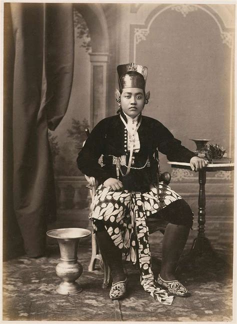 Kitlv 10004 Kassian Céphas Javanese Man In Court Dress Belonging