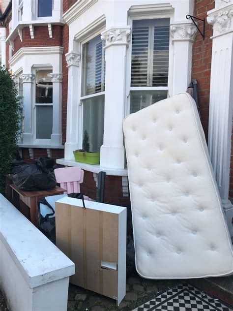 Mattress size guide our comprehensive mattress guide helps you understand which mattress is right for you. single-mattress - Rubbish Removal London