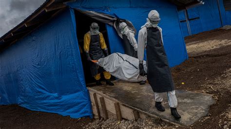 New Ebola Cases May Soon Reach 10000 A Week Officials Predict The New York Times