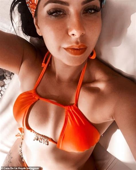 Love Island S Cara De La Hoyde Poses For Sultry Selfie In Skimpy Bikini