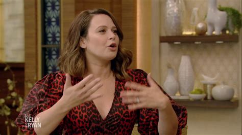 Katie Lowes And The Scandal Cast Stay In Touch In A Text Chain Youtube