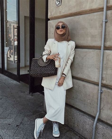 chic hijab style ideas with blazer hijab