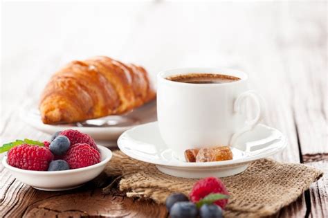 What Time Should You Eat Breakfast & Dinner? | LIVESTRONG.COM